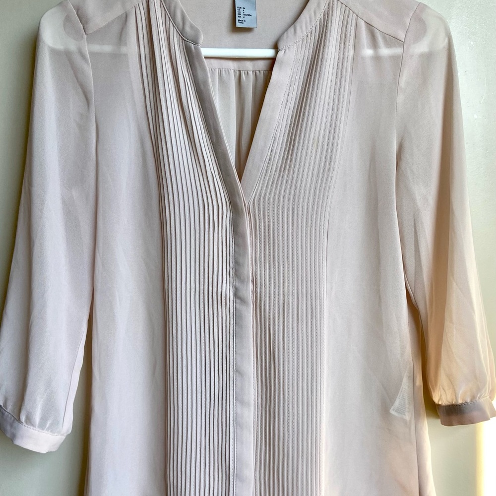 H&M V-neck Blouse NWOT size 4 Powder Pink color NWOT